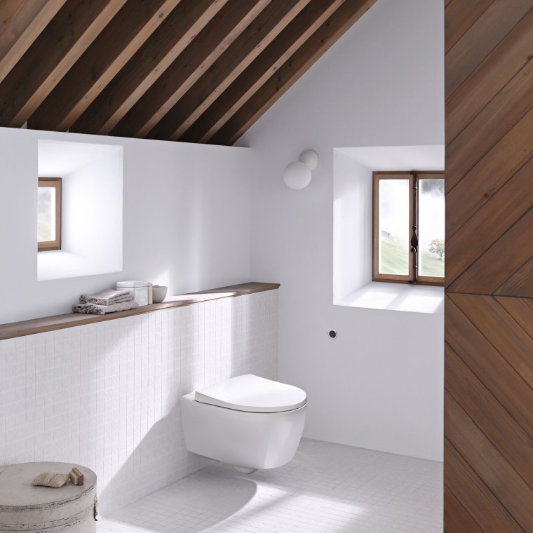 Bezbariérová toaleta Geberit s oddialeným ovládaním splachovania