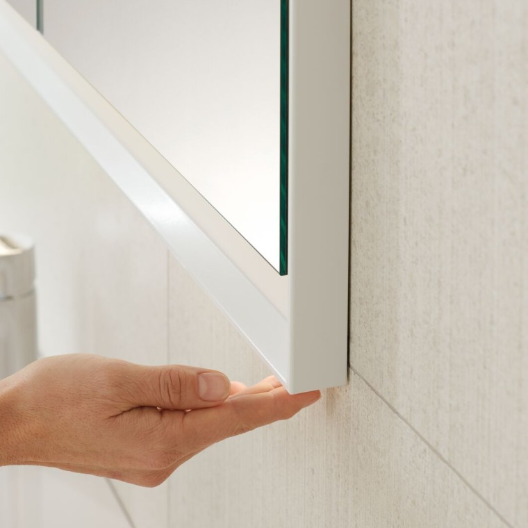 Jednoduché ovládanie osvetlenia zrkadlovej skrinky Geberit ONE Jednoduché ovládanie osvetlenia zrkadlovej skrinky Geberit ONE