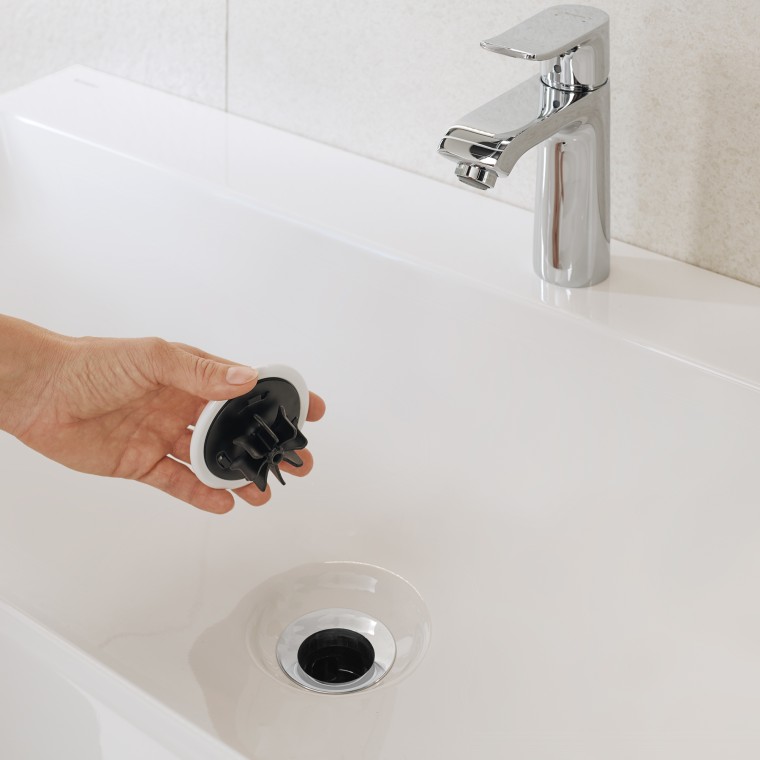 Kryt zvislého odtoku s hrebeňovou vložkou Kryt zvislého odtoku s hrebeňovou vložkou