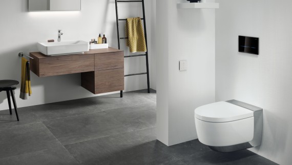 Bezdotykové splachovanie toalety s ovládaním Geberit Sigma80 v kombinácii so sprchovacím WC Geberit AquaClean Mera
