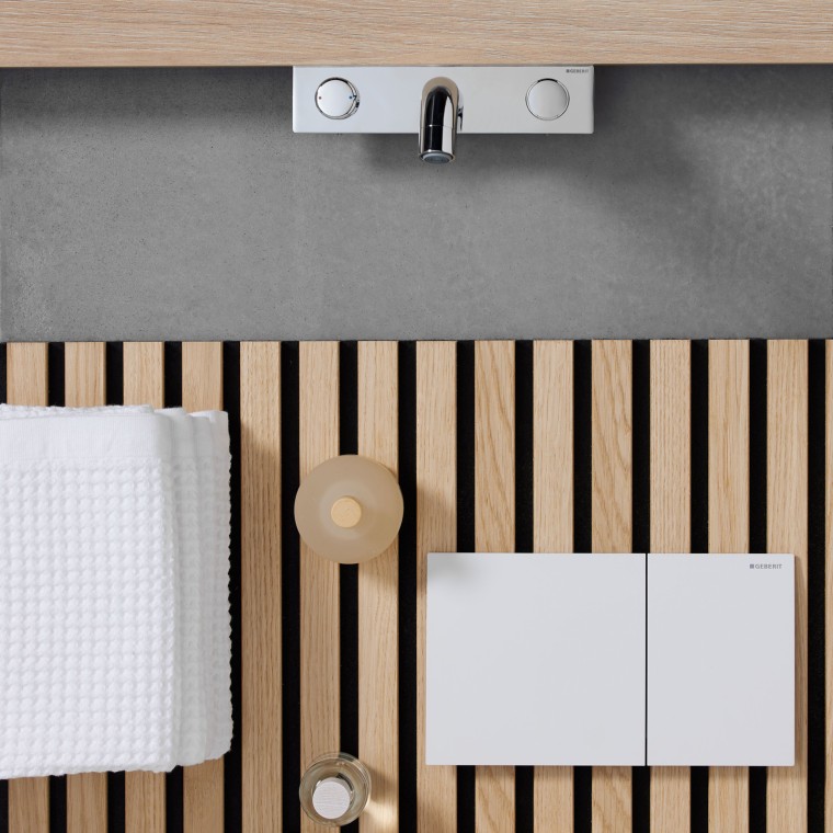 Mood board s ovládacím tlačidlom Geberit Sigma70