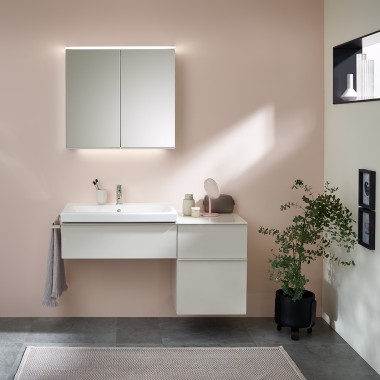 Dvojité umývadlo z kúpeľňovej série Geberit Renova Plan so zrkadlovou skrinkou Option Plus