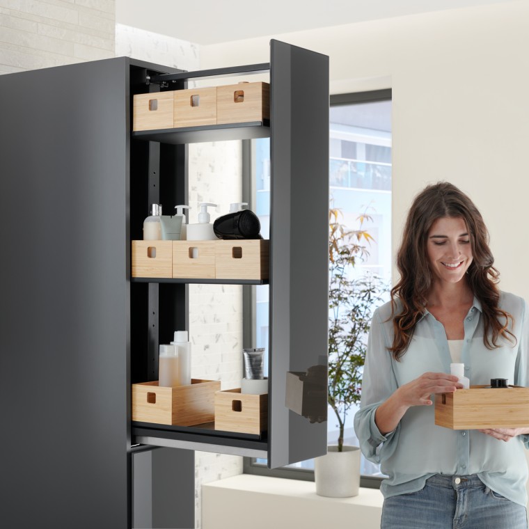 Vysoká skrinka s cargo výsuvom, láva sklo