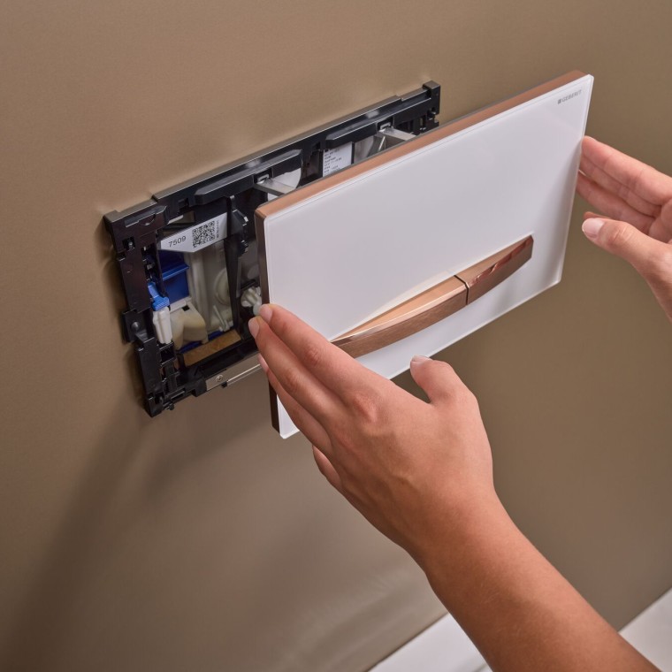 Geberit Sigma50 square s posúvnym odklápaním