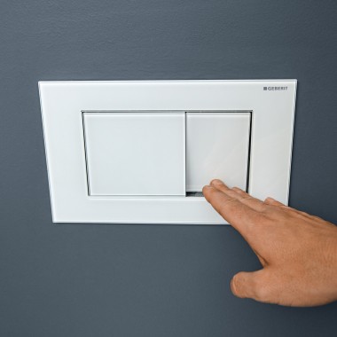 Ovládacie tlačidlo Sigma40 v hranatom dizajne v matnej bielej farbe Ovládacie tlačidlo Sigma40 v hranatom dizajne v matnej bielej farbe