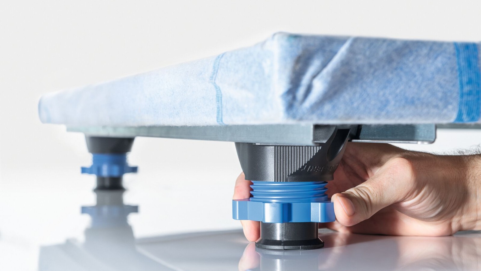 Súprava nožičiek s montážou bez použitia náradia Súprava nožičiek s montážou bez použitia náradia