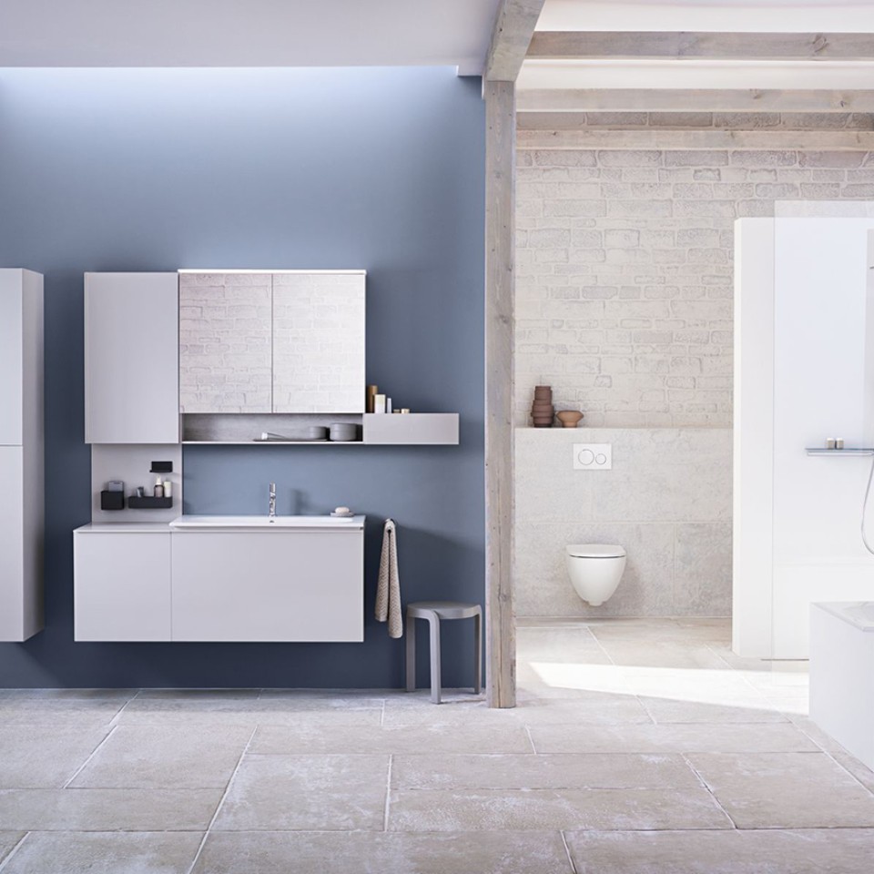Kúpeľňa Geberit Acanto s umývadlom, skrinkami, toaletou a vaňou