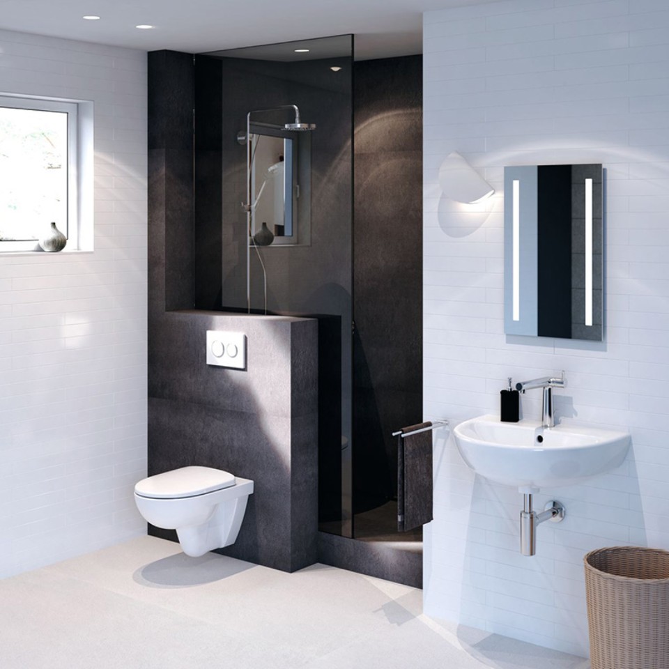 Kúpeľňa s toaletou a umývadlom Geberit Selnova s ovládacím tlačidlom Sigma21