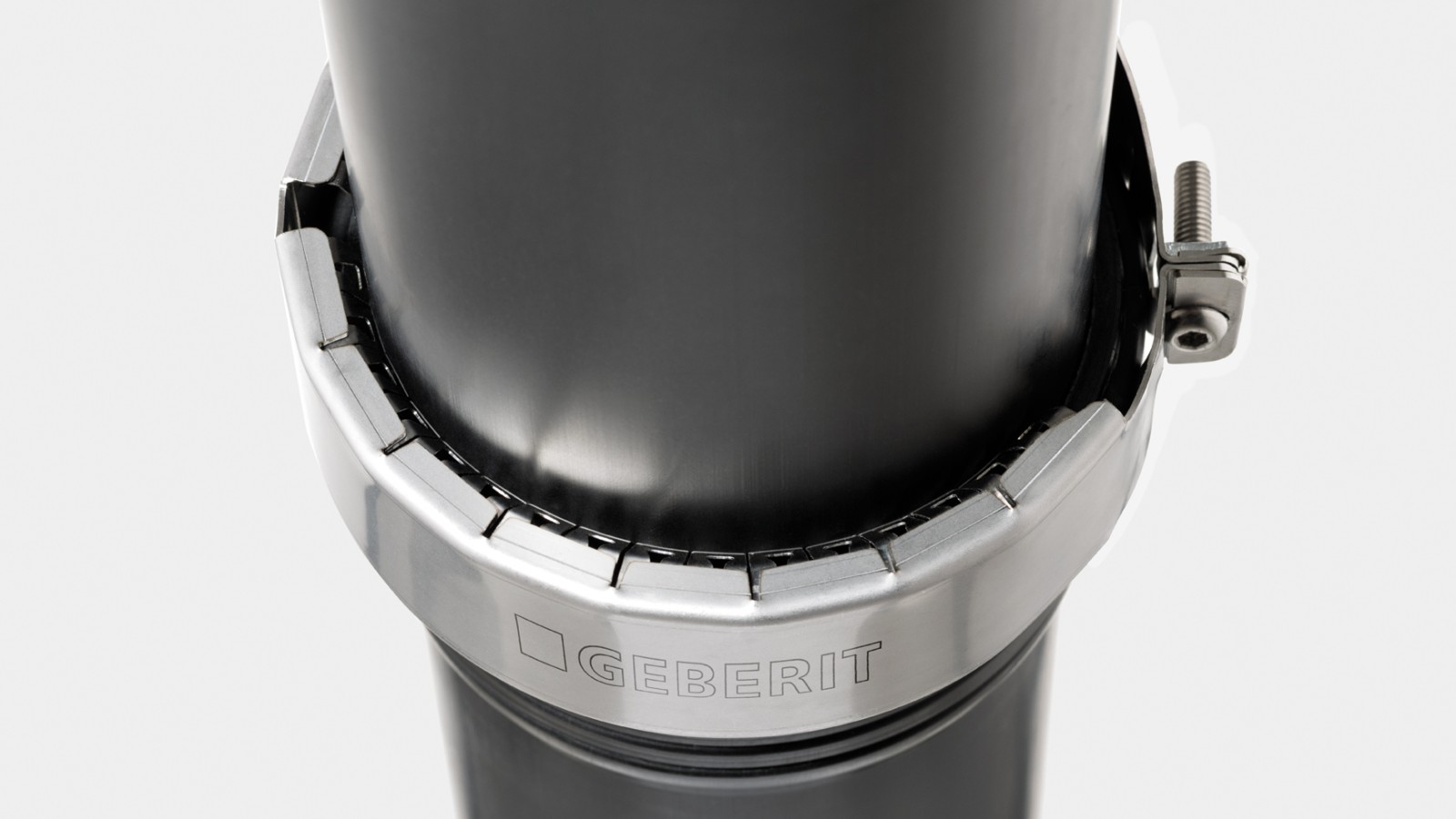 Prstencová príchytka Geberit umožňuje použitie systému Silent-PP na odvodnenie strechy Prstencová príchytka Geberit umožňuje použitie systému Silent-PP na odvodnenie strechy