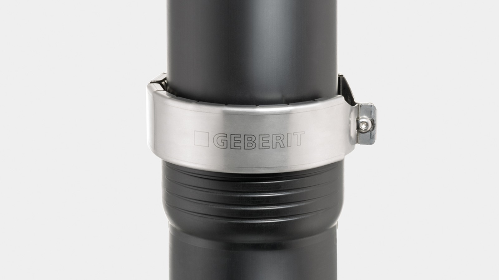Hrdlový spoj Silent-Pro odolá vnútornému tlaku až do 2 barov s podpornou príchytkou Geberit Hrdlový spoj Silent-Pro odolá vnútornému tlaku až do 2 barov s podpornou príchytkou Geberit