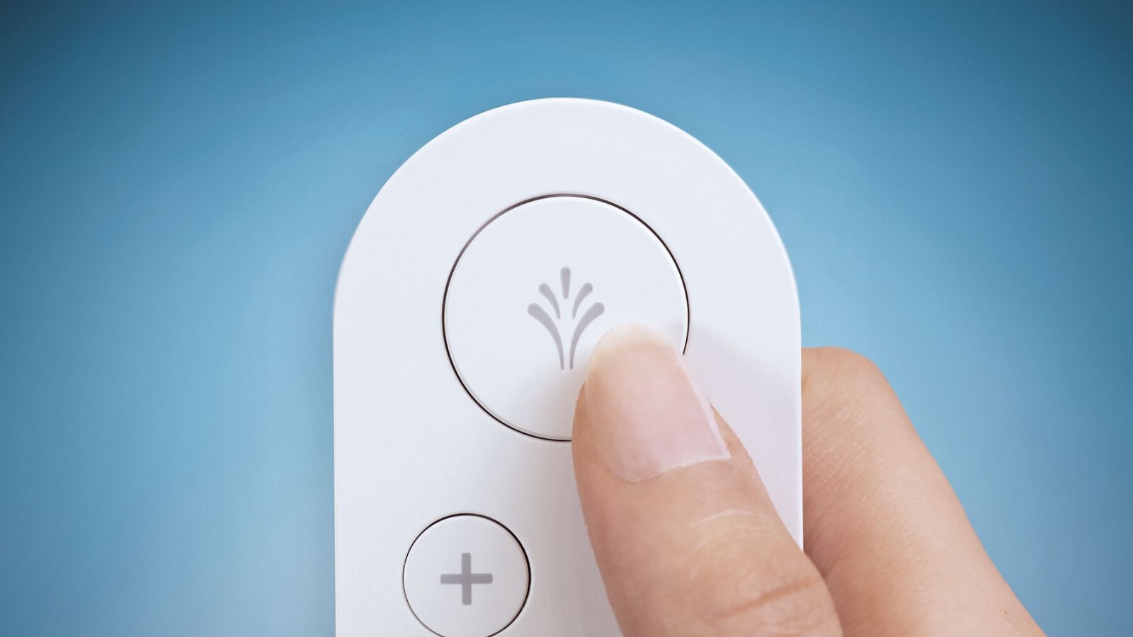 Jednoducho ovládateľné diaľkové ovládanie pre sprchovacie WC Geberit AquaClean