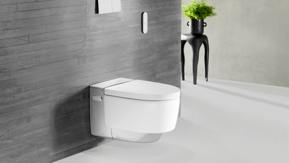 Geberit AquaClean Mera Comfort v chrómovej farbe s diaľkovým ovládaním Sigma70