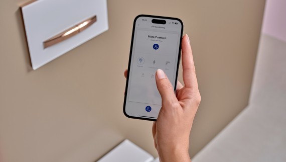 Praktická aplikácia umožňuje používateľom ovládať vybrané toalety a ďalšie kúpeľňové výrobky Geberit Praktická aplikácia umožňuje používateľom ovládať vybrané toalety a ďalšie kúpeľňové výrobky Geberit