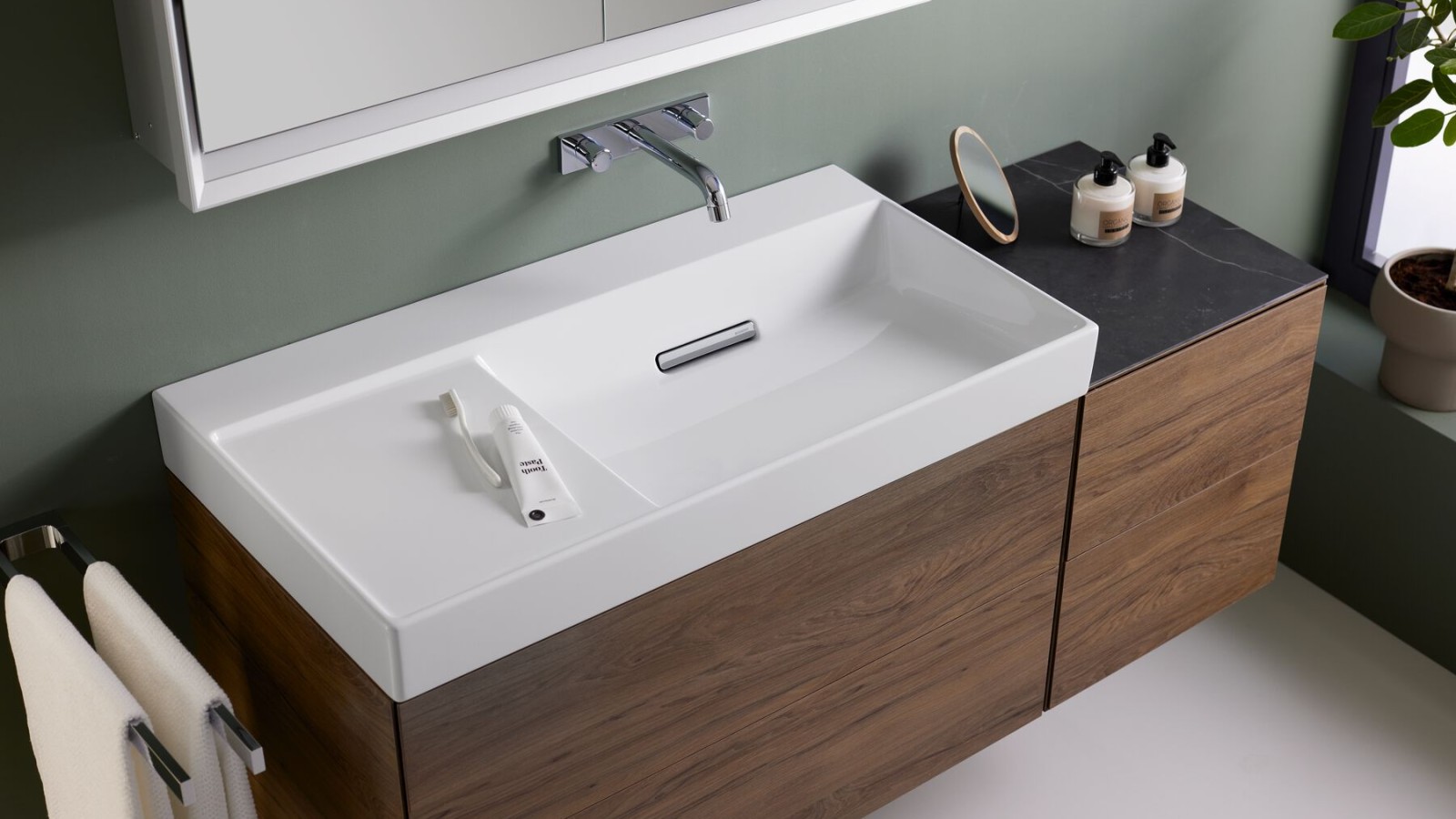 Vysokokvalitná polica z čierneho mramoru Vysokokvalitná polica z čierneho mramoru