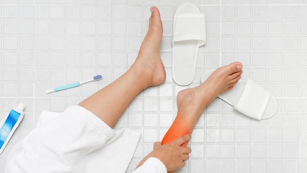Riziko pošmyknutia v kúpeľni – výber správnych materiálov je rozhodujúci