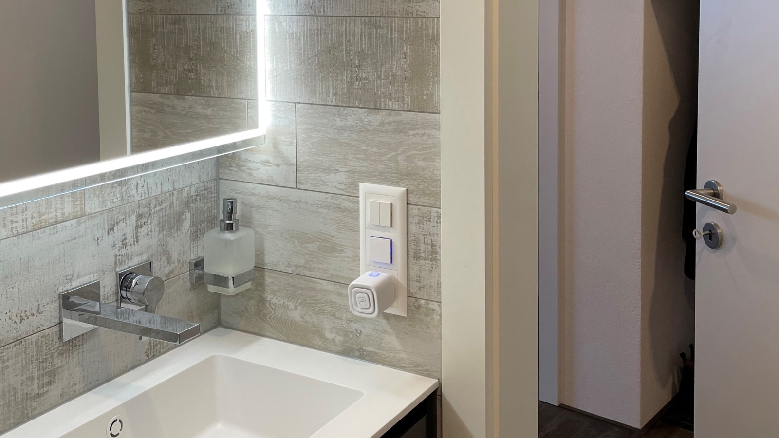 Dvere, ktoré sa otvárajú smerom von šetria úpriestor v kúpeľni