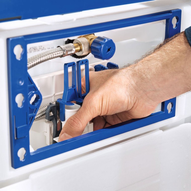 Splachovací ventil Geberit typu 212: Ventily sa vďaka svojim kompaktným rozmerom ľahko inštalujú a demontujú.