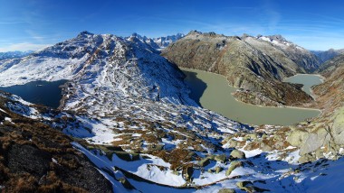 Pohľad na zimnú krajinu v regióne Grimsel z vrcholu (© Kraftwerke Oberhasli AG)