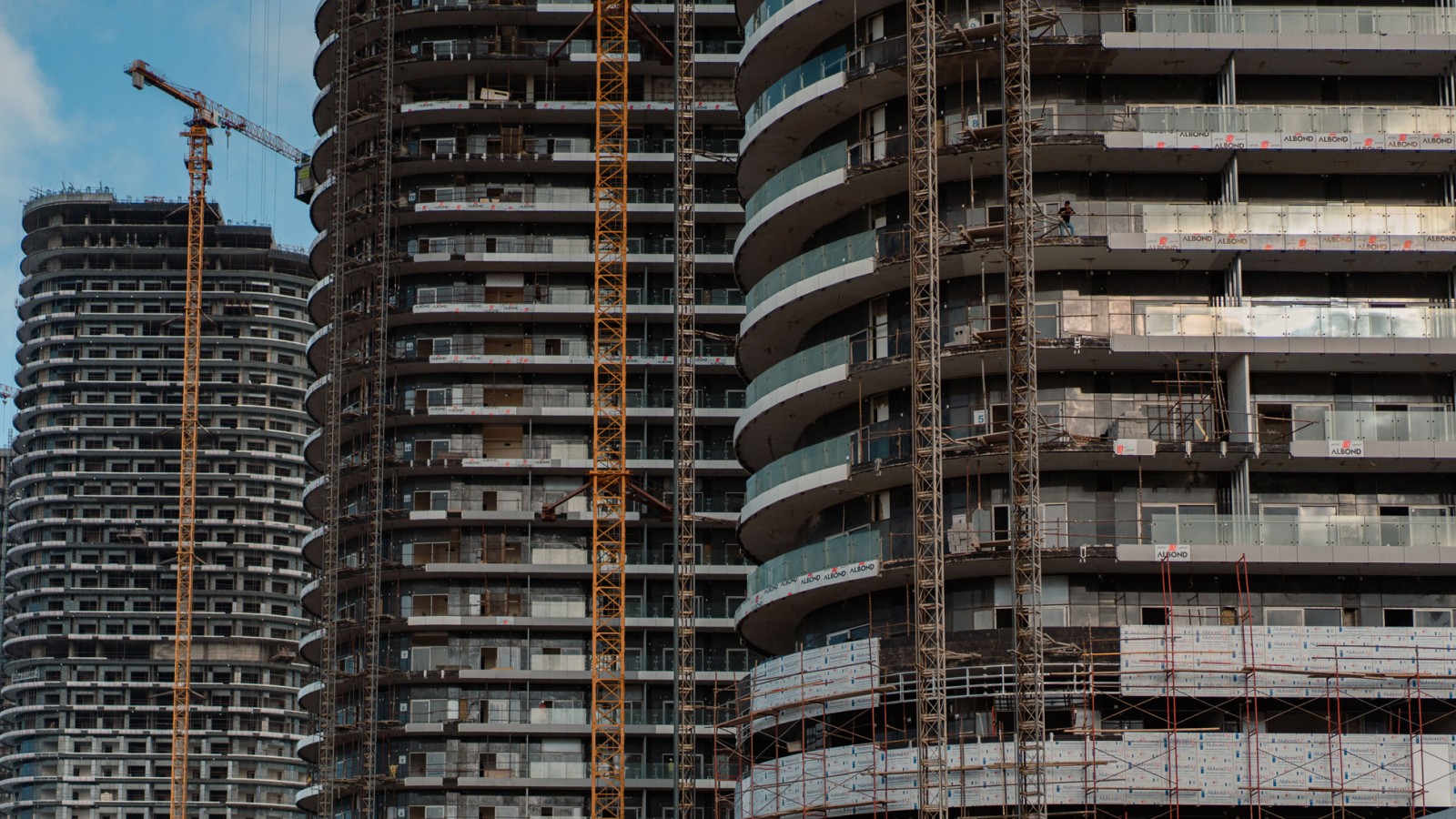 New Alamein City pozostáva z 18 veží