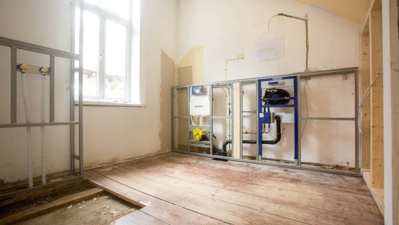 Stavitelia sa rozhodli pre výrobky Geberit nielen pred stenou, ale aj za ňou (© Geberit) Stavitelia sa rozhodli pre výrobky Geberit nielen pred stenou, ale aj za ňou (© Geberit)