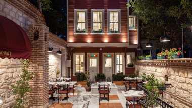 Nádvorie hotela Turkish House v Istanbule kombinuje stavebné a dekoratívne prvky z rôznych období (© Hotel Turkish House)