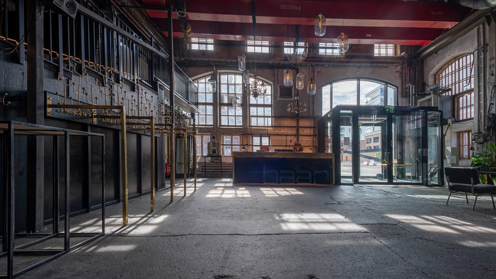 Ponuka služieb v Konepaja je veľmi rozmanitá. Bary, kluby, športové a kultúrne podujatia tu nájdu dostatok priestoru (© Kansallis Teatteri) Ponuka služieb v Konepaja je veľmi rozmanitá. Bary, kluby, športové a kultúrne podujatia tu nájdu dostatok priestoru (© Kansallis Teatteri)