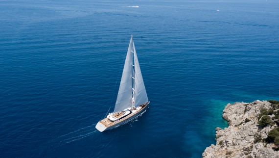 Plachetnica z lodenice ADA Yachting v Bodrume sa plaví po Stredozemnom mori (© ADA Yachting) Plachetnica z lodenice ADA Yachting v Bodrume sa plaví po Stredozemnom mori (© ADA Yachting)