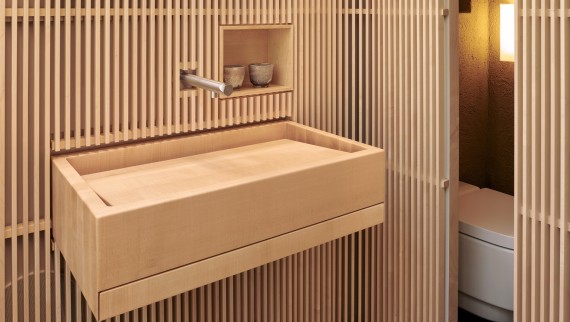 Toaleta ako útočisko: žiadne zbytočné vizuálne podnety - a sprchovacie WC od spoločnosti Geberit. (© David Willen Studio) Toaleta ako útočisko: žiadne zbytočné vizuálne podnety - a sprchovacie WC od spoločnosti Geberit. (© David Willen Studio)