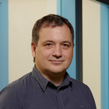Naplánoval jednu z prvých udržateľných kancelárskych budov v Slovinsku: architekt Boris Bezan. (© BAX studio) Naplánoval jednu z prvých udržateľných kancelárskych budov v Slovinsku: architekt Boris Bezan. (© BAX studio)