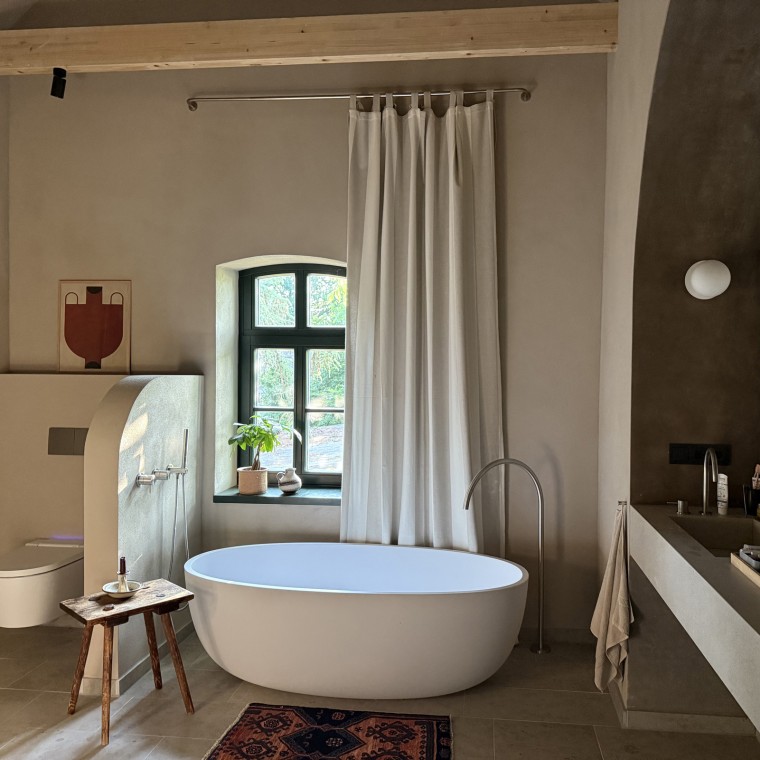 Kúpeľne majú svoje vlastné názvy, tu je to „béžová kúpeľňa“ (© Büşra Qadir) Kúpeľne majú svoje vlastné názvy, tu je to „béžová kúpeľňa“ (© Büşra Qadir)