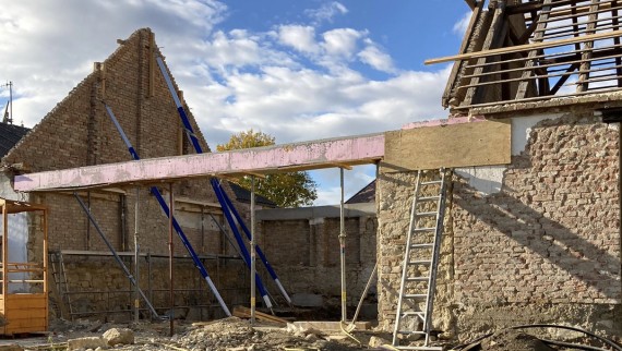 Ako to všetko začalo: stará stodola v roku 2021 (© Anna W.) Ako to všetko začalo: stará stodola v roku 2021 (© Anna W.)