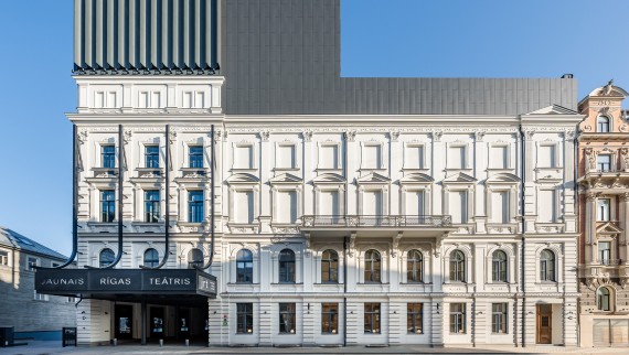 Od starej schátranej budovy k architektonickému skvostu: Nové rižské divadlo (© Jānis Salmanis) Od starej schátranej budovy k architektonickému skvostu: Nové rižské divadlo (© Jānis Salmanis)