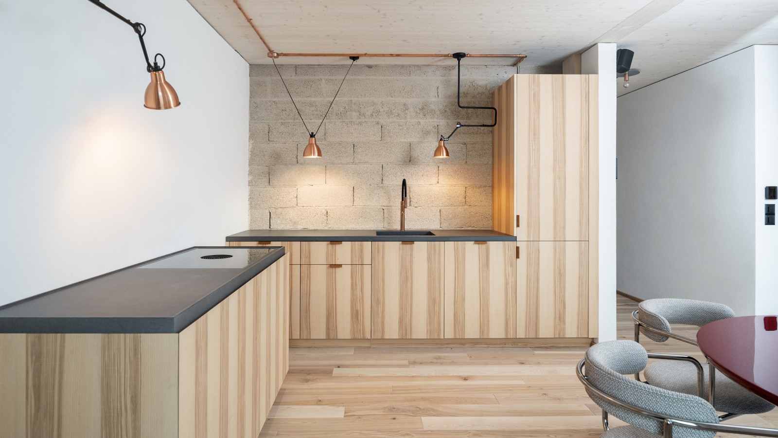 Konopné tehly sa používajú v interiéri najväčšieho konopného domu v Európe. (© Openly / Jens Ellensohn) Konopné tehly sa používajú v interiéri najväčšieho konopného domu v Európe. (© Openly / Jens Ellensohn)