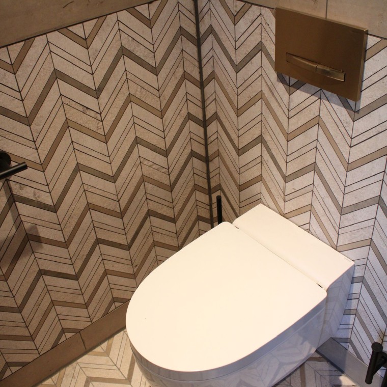 Ovládacie tlačidlo Sigma50 zaručuje nadčasovú eleganciu. (© Geberit)