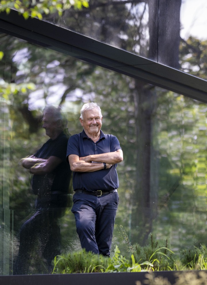 Architekt Jan Pesman sa špecializuje na cirkulárne riešenia (© Lucas van der Wee) Architekt Jan Pesman sa špecializuje na cirkulárne riešenia (© Lucas van der Wee)