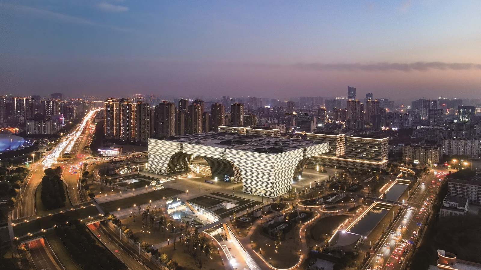 Changzhou Culture Plaza, Čchang-čou (CN) 2022 (© ingDESIGN (shanghai) Co.,Ltd) Changzhou Culture Plaza, Čchang-čou (CN) 2022 (© ingDESIGN (shanghai) Co.,Ltd)
