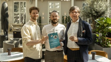 Za víťazným návrhom stojí výkonný riaditeľ BJERG Arkitektur Kjeld Bjerg (zľava) a architekti Carsten Wraae Jensen a Mads Bjerg Nørkjær. (© Wilfred Gachau) Za víťazným návrhom stojí výkonný riaditeľ BJERG Arkitektur Kjeld Bjerg (zľava) a architekti Carsten Wraae Jensen a Mads Bjerg Nørkjær. (© Wilfred Gachau)