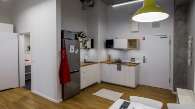 LivinnX ponúka bytové jednotky pre jednotlivcov, ale tiež zdieľané byty až pre štyri osoby. (© Jaroslaw Kakal/Geberit)
