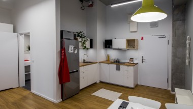 LivinnX ponúka bytové jednotky pre jednotlivcov, ale tiež zdieľané byty až pre štyri osoby. (© Jaroslaw Kakal/Geberit) LivinnX ponúka bytové jednotky pre jednotlivcov, ale tiež zdieľané byty až pre štyri osoby. (© Jaroslaw Kakal/Geberit)