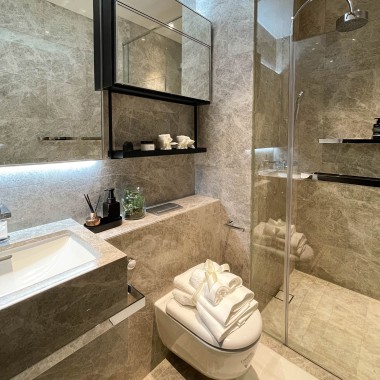 Ohromujúci luxus v kúpeľniach pre hostí. (© Guocoland Limited)