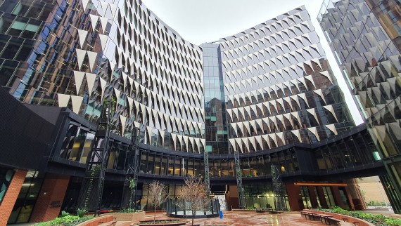 Inovatívne centrum Melbourne Connect - nádvorie (© Peter Casamento, Marc Williams)