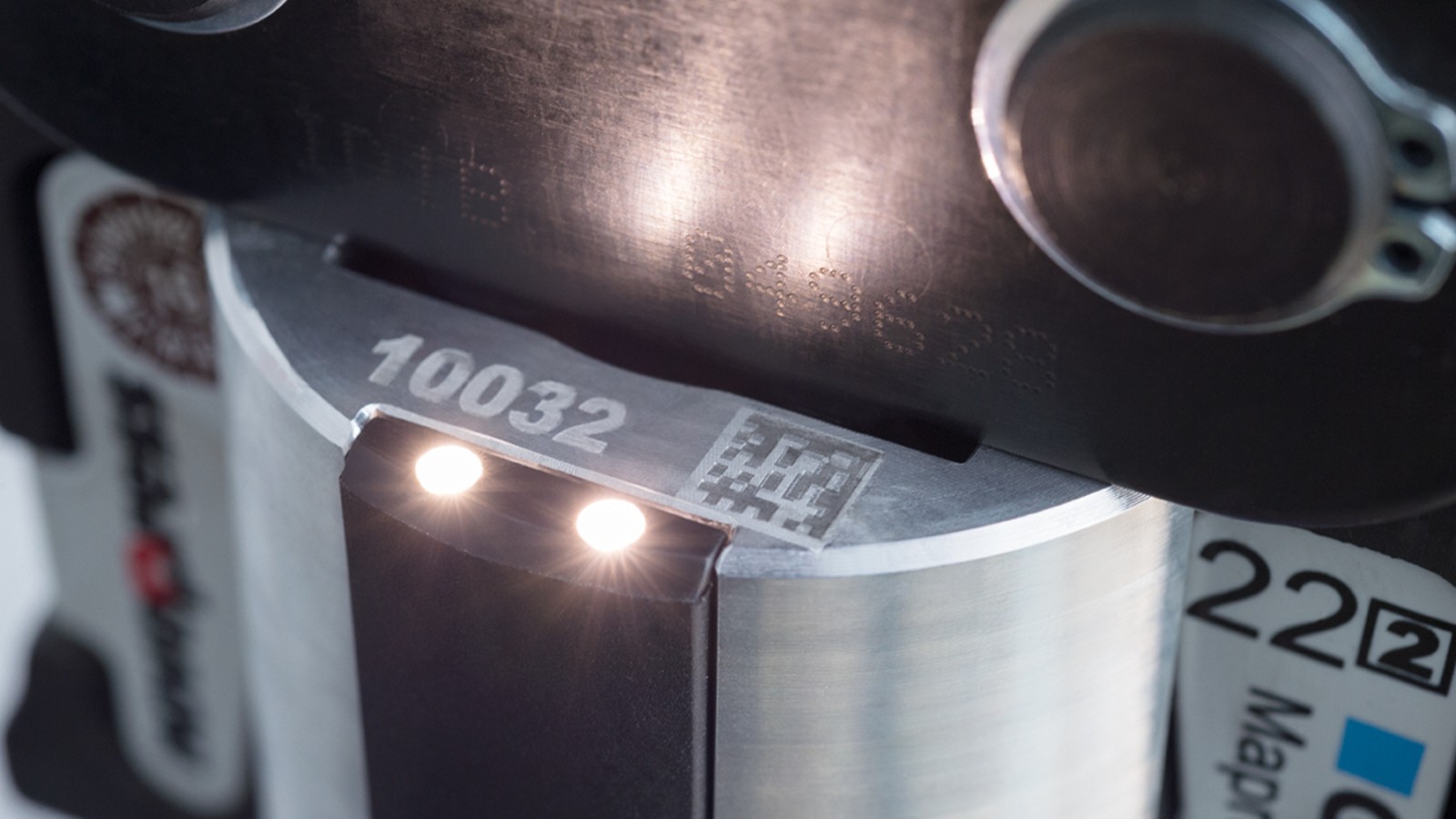 Lisovací nástroj Geberit s osvetlením lisovaného miesta poskytuje optimálnu viditeľnosť v tmavých rohoch