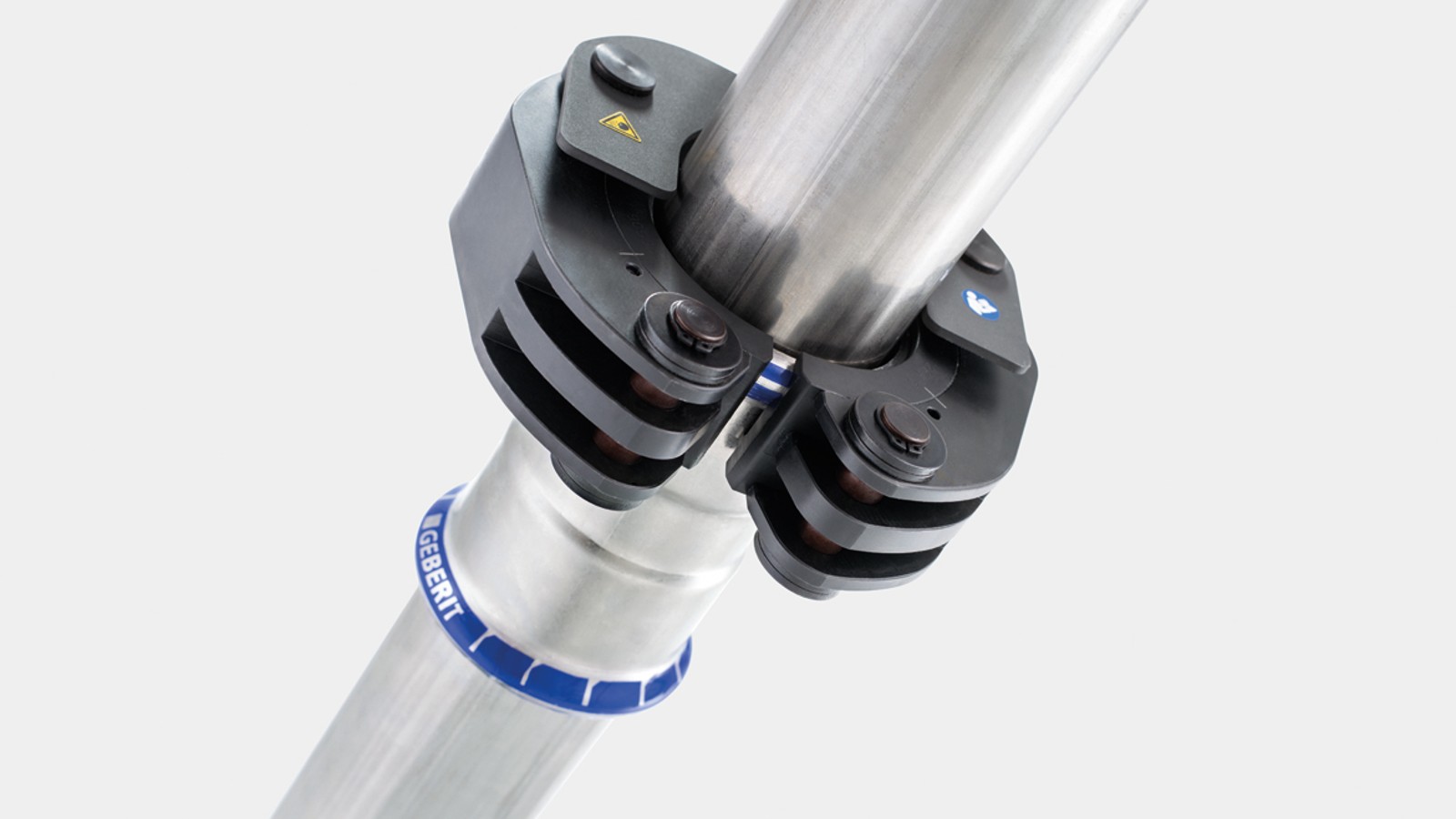 Prídržný mechanizmus upevňuje lisovaciu slučku Geberit k tvarovke Geberit Mapress