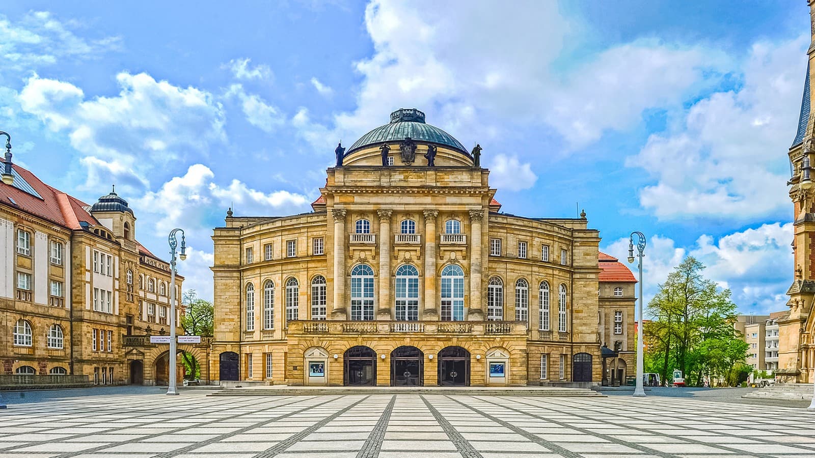Opera v Kamenici (Chemnitz - DE) (© Opernhaus Chemnitz / Nasser Hashemi) Opera v Kamenici (Chemnitz - DE) (© Opernhaus Chemnitz / Nasser Hashemi)