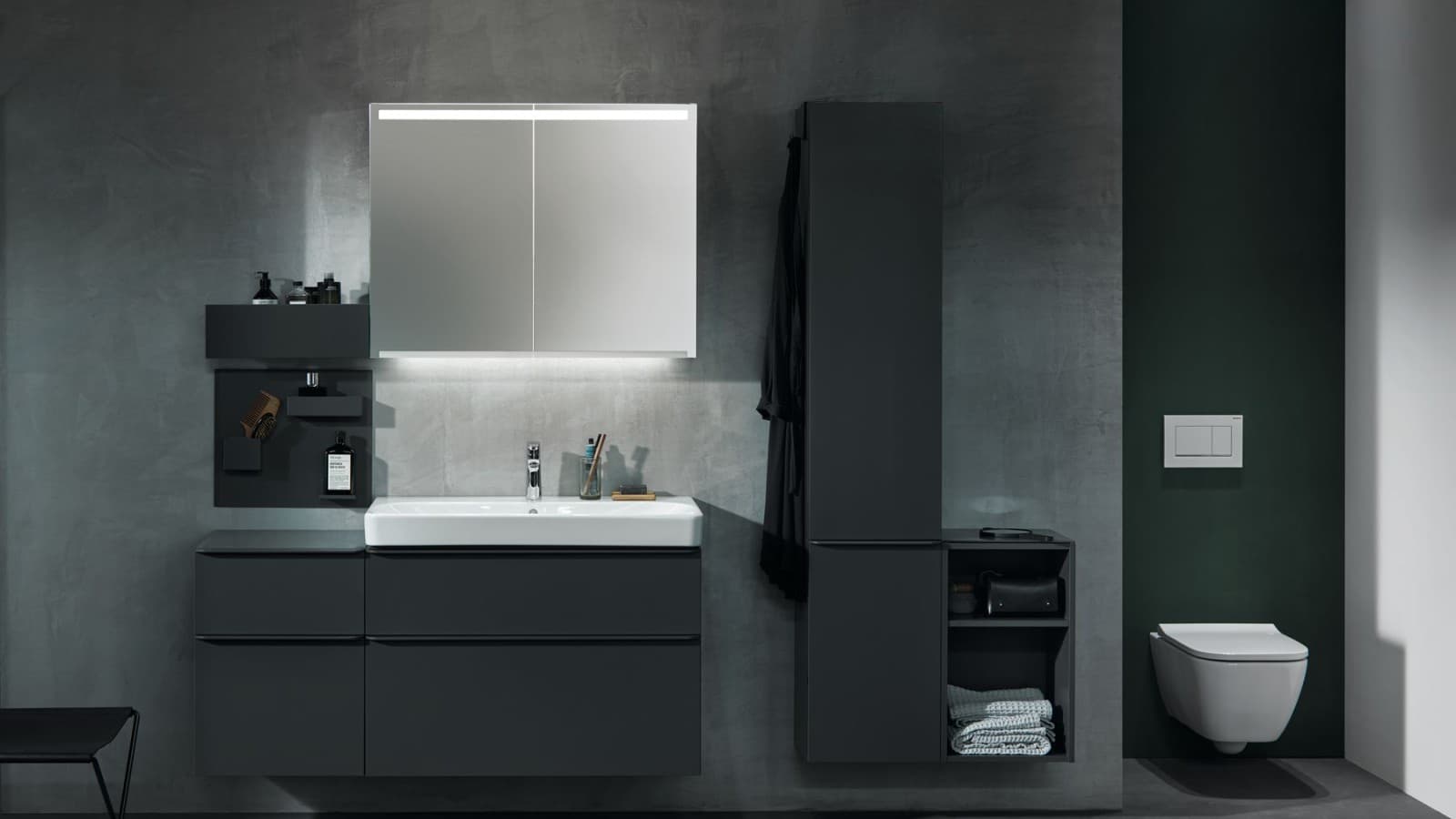 Závesné WC Geberit Smyle Square inštalované vo výklenku Závesné WC Geberit Smyle Square inštalované vo výklenku