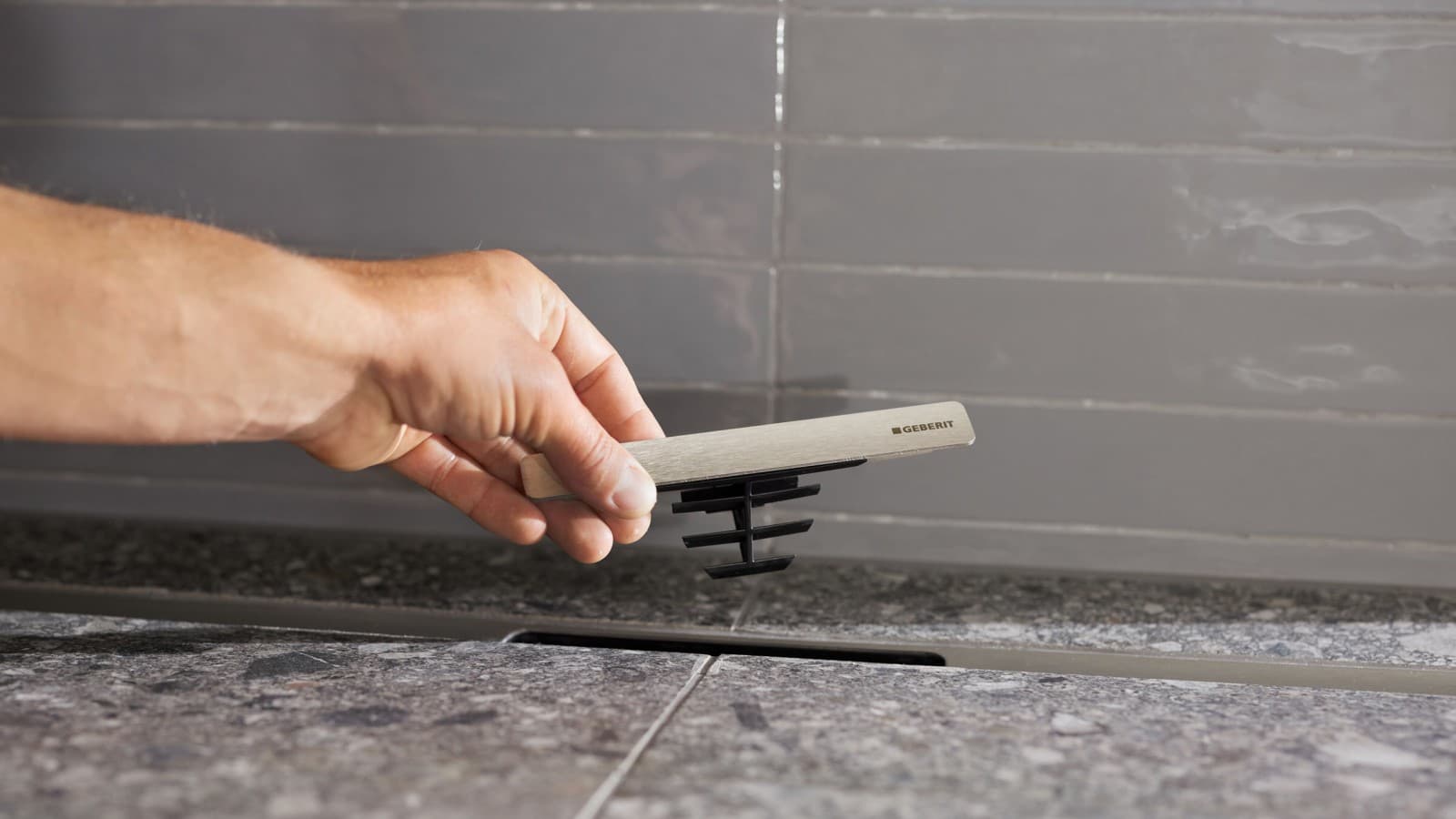 Sprchový žľab Geberit CleanLine s integrovanou hrebeňovou vložkou Sprchový žľab Geberit CleanLine s integrovanou hrebeňovou vložkou