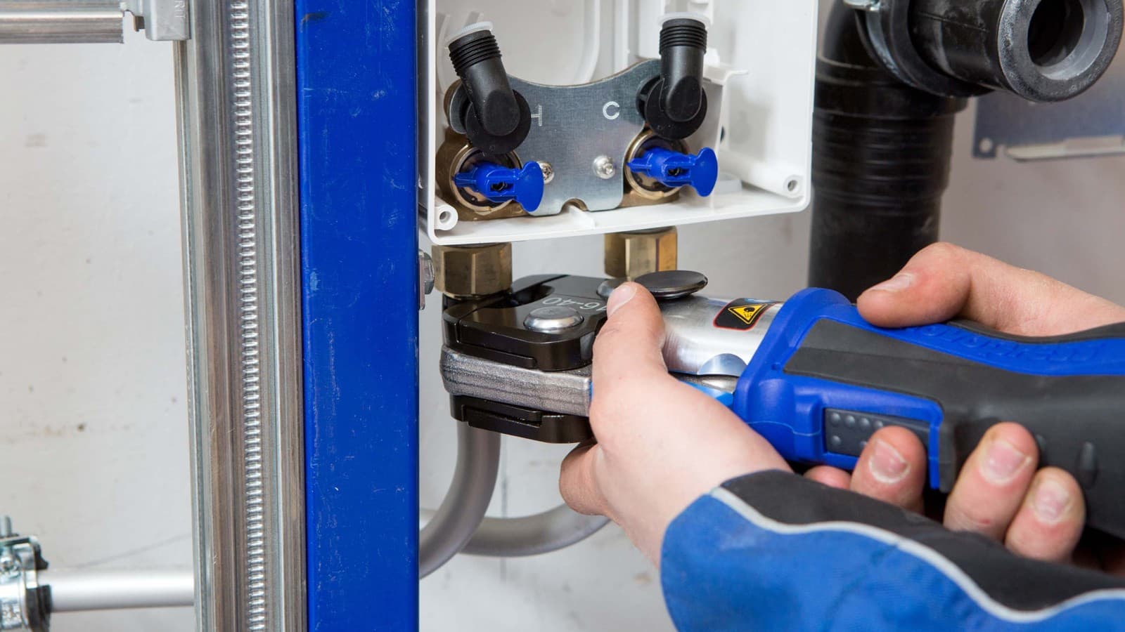 Geberit FlowFit sa inštaluje jednoducho a rýchlo (© Geberit) Geberit FlowFit sa inštaluje jednoducho a rýchlo (© Geberit)