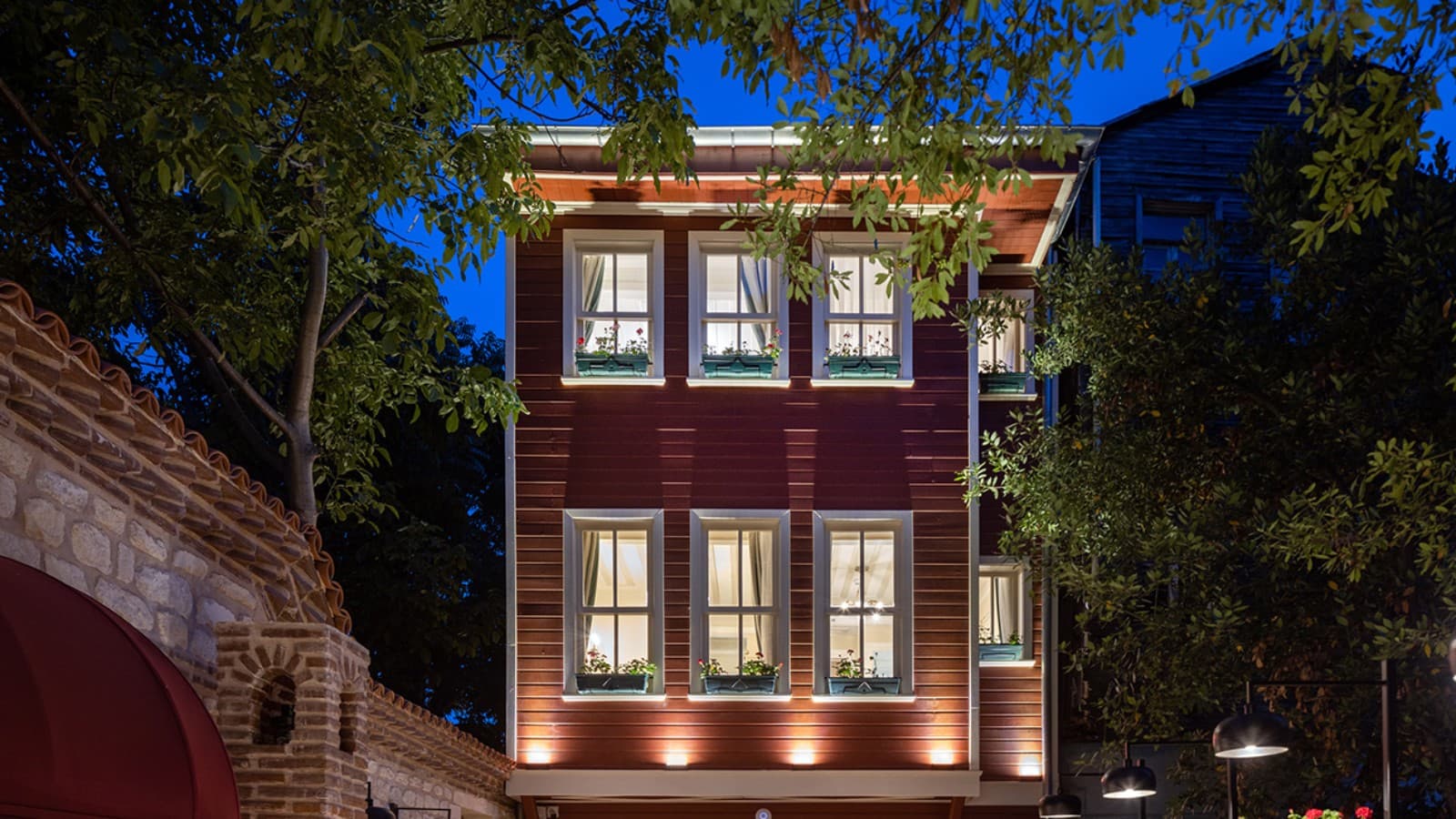 Nádvorie hotela Turkish House v Istanbule kombinuje stavebné a dekoratívne prvky z rôznych období (© Hotel Turkish House) Nádvorie hotela Turkish House v Istanbule kombinuje stavebné a dekoratívne prvky z rôznych období (© Hotel Turkish House)