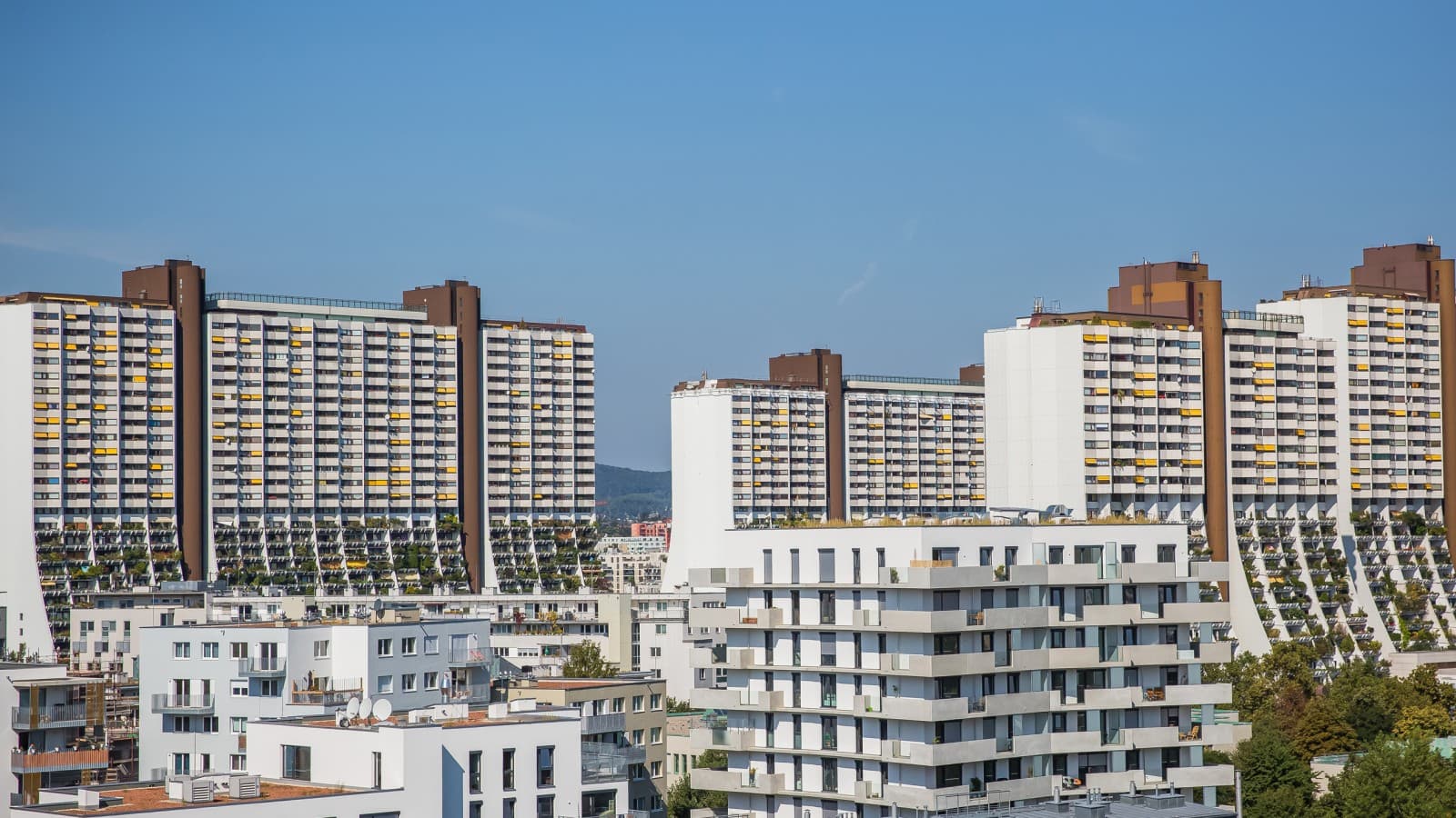 V komplexe sociálneho bývania Alt-Erlaa sa nachádza viac ako 3200 bytov (© Agata Kadar – stock.adobe.com) V komplexe sociálneho bývania Alt-Erlaa sa nachádza viac ako 3200 bytov (© Agata Kadar – stock.adobe.com)