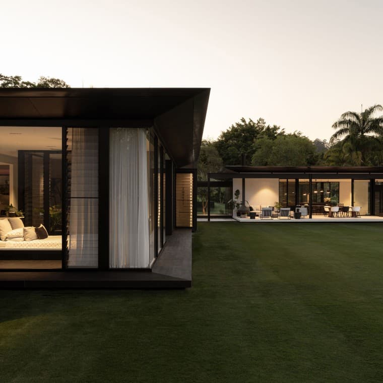 Podľa Sarah Wallerovej architektúra nie je len o vytváraní priestorov, ale aj o navrhovaní života v nich. Podľa Sarah Wallerovej architektúra nie je len o vytváraní priestorov, ale aj o navrhovaní života v nich.